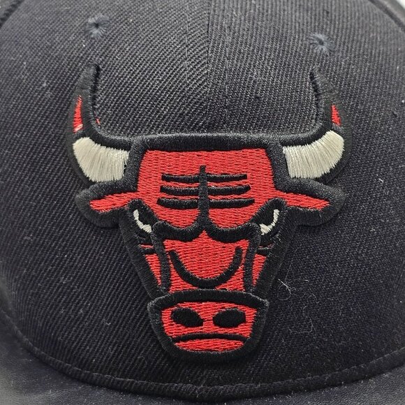 Chicago Bulls Mitchell & Ness Snapback Hat Black & Red Embroidered Bull Logo Sna - Picture 2 of 13